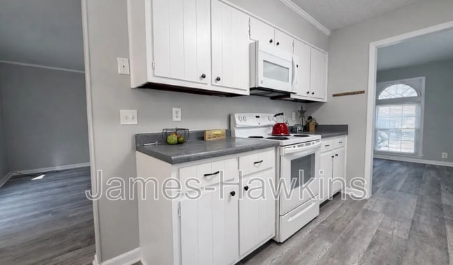 Building Photo - 341 N Burbank Dr