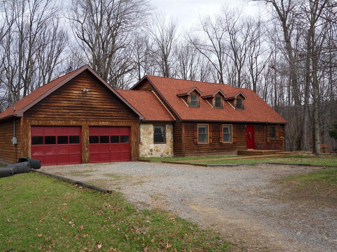 Foto principal - 3 Bedroom, 2 Bath Cheat Lake Log Home - Av...