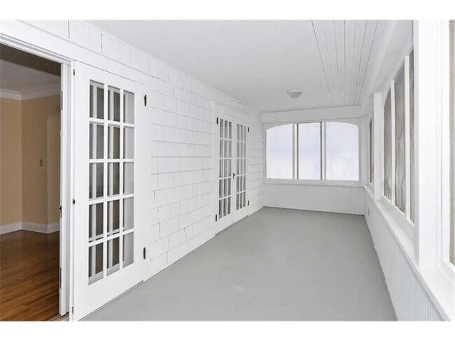 Building Photo - 105 Grand Ave