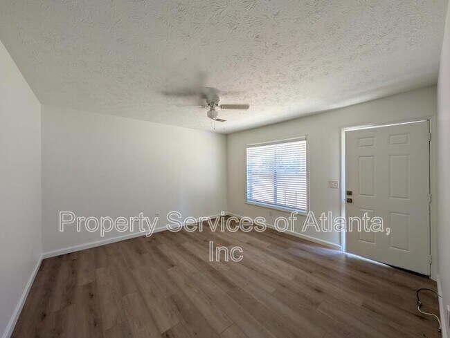 Foto del edificio - 8305 Glenwoods Terrace