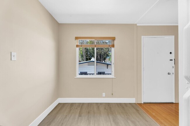Building Photo - 1110 Capuchino Ave
