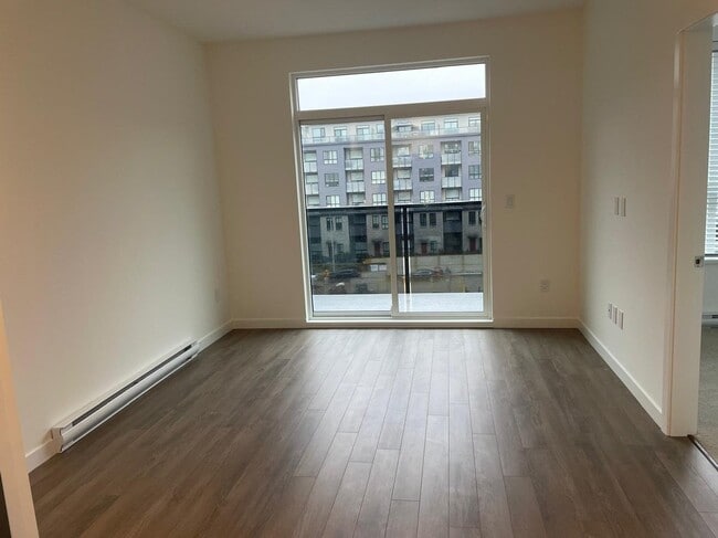 Building Photo - 15733-15785 85 Ave