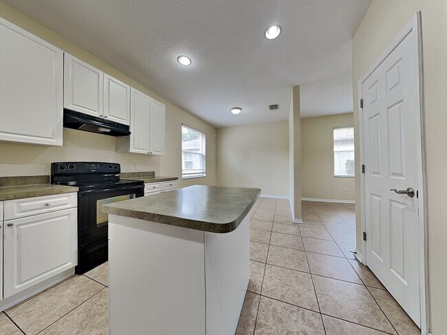 Building Photo - 5921 Cape Loop