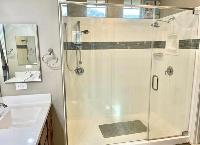Foto del edificio - 3675 E Galveston St