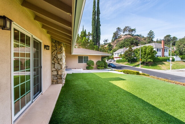 Building Photo - 3532 Green Vista Dr