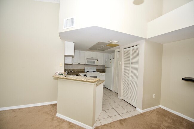 Foto del edificio - 1100 Crestwood Ct S