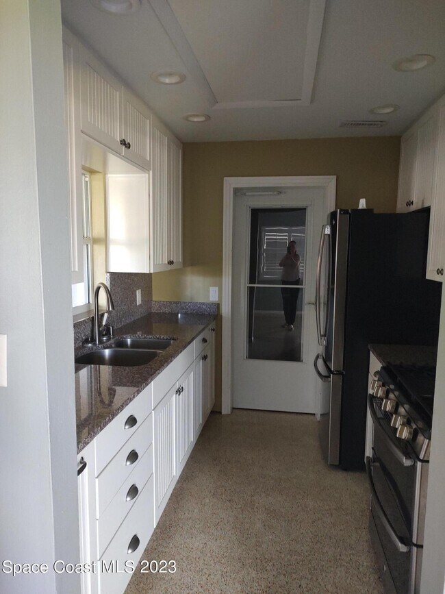 Building Photo - 963 Revere Ct