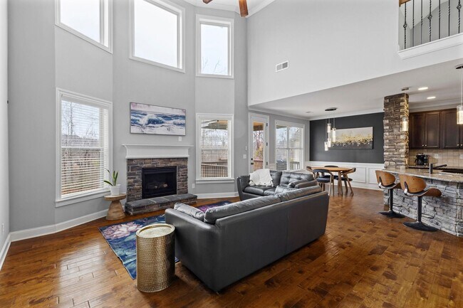 Foto del edificio - Stunning 3 Story Home in Crawford Creek