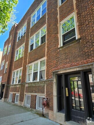 Building Photo - 1921 W Winnemac Ave