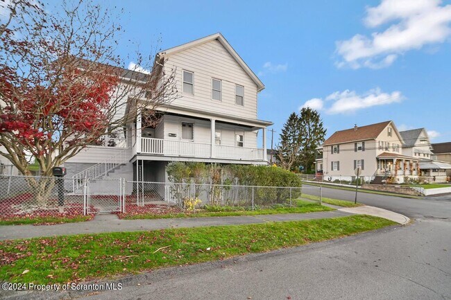 Building Photo - 931 Crown Ave