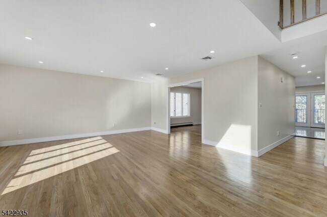 Building Photo - 535 Orchard Ave