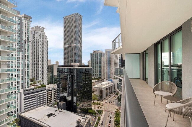Foto del edificio - 1300 S Miami Ave