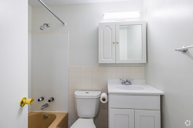 1HAB, 1BA - 940 ft² (A) - Baño - South View Apartments and Townhomes