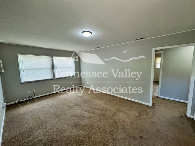 Building Photo - Don't miss out!! 2 Bed unit in Clinton