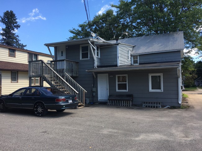 Building Photo - Affordable Six-Plex in SE Rochester