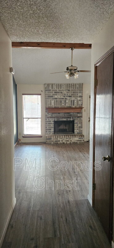 Foto del edificio - 6106 Angus Dr