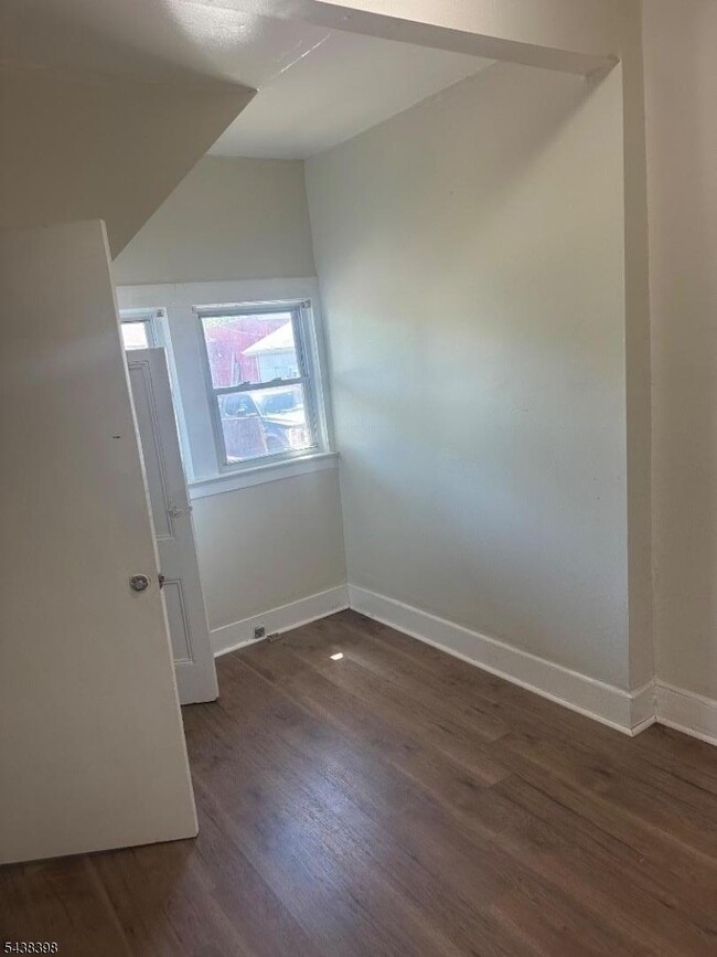 Foto del edificio - 452 Alden St