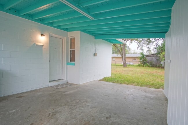 Building Photo - Well-Maintained 3BR/2BA Home with Fenced Y...