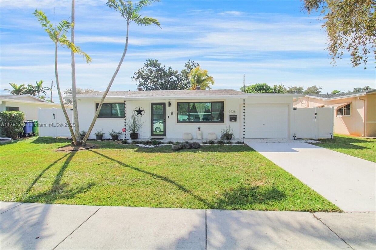 Foto principal - 9428 SW 51st Ct