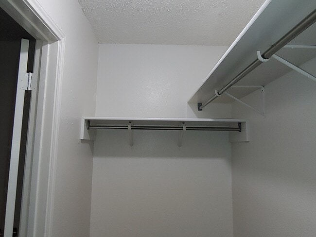 Armario del dormitorio principal. - 6466 Beech Trail Dr