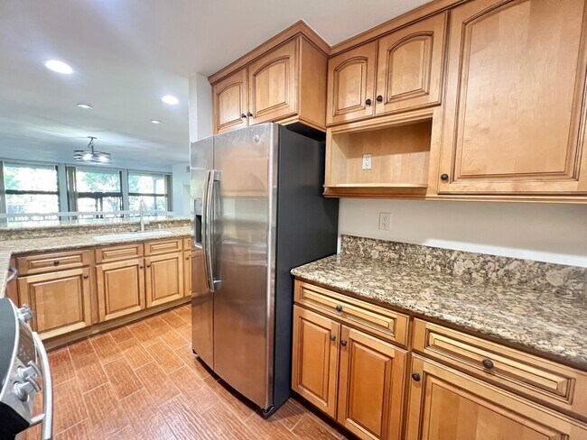 Foto del edificio - Stunning Marina Pacifica Residence with Resort Amenities