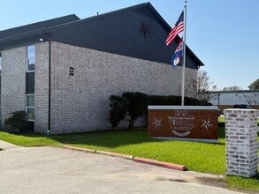 Building Photo - 327 W Hufsmith Rd