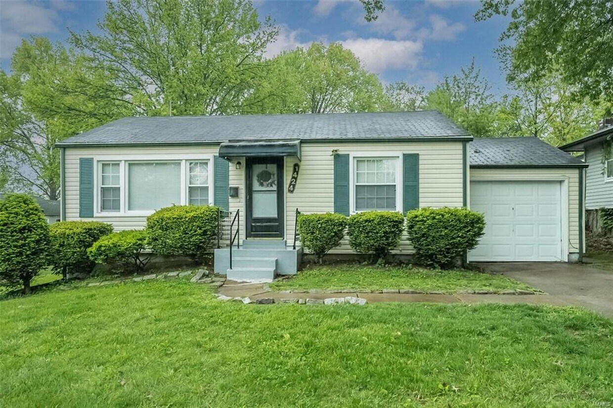 Primary Photo - 1424 Golden Dr