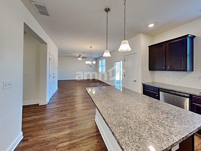 Foto del edificio - 320 Bourne St