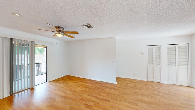 Building Photo - 1580 Montauk Dr