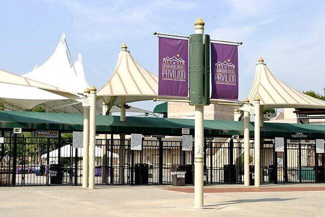 Foto del edificio - 110 N Valley Oaks Cir