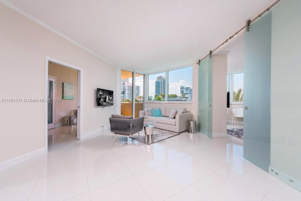 Foto principal - 300 South Pointe Dr