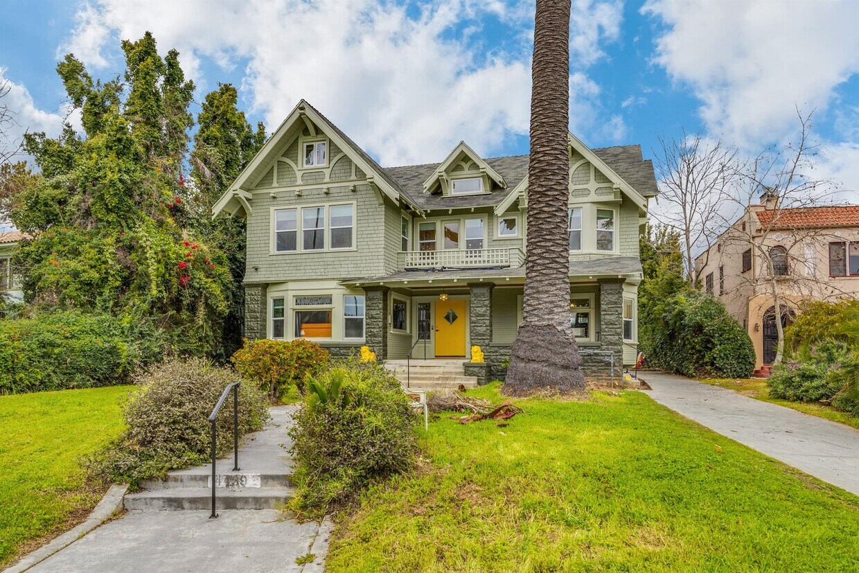 Primary Photo - 4439 Victoria Park Dr