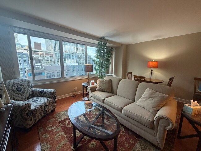 Foto del edificio - 211 E Ohio St