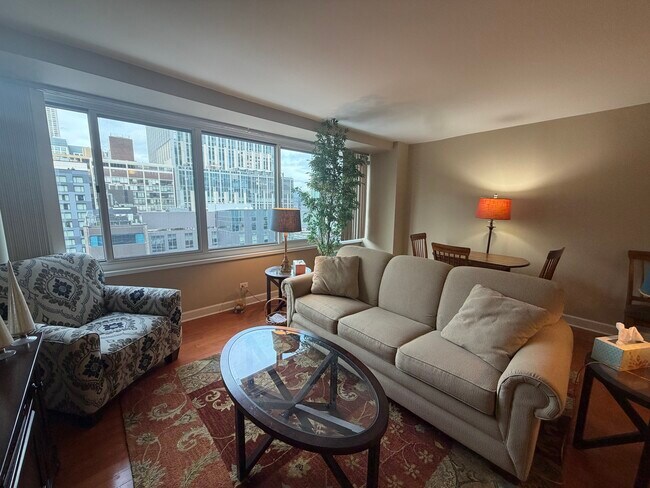 Building Photo - 211 E Ohio St