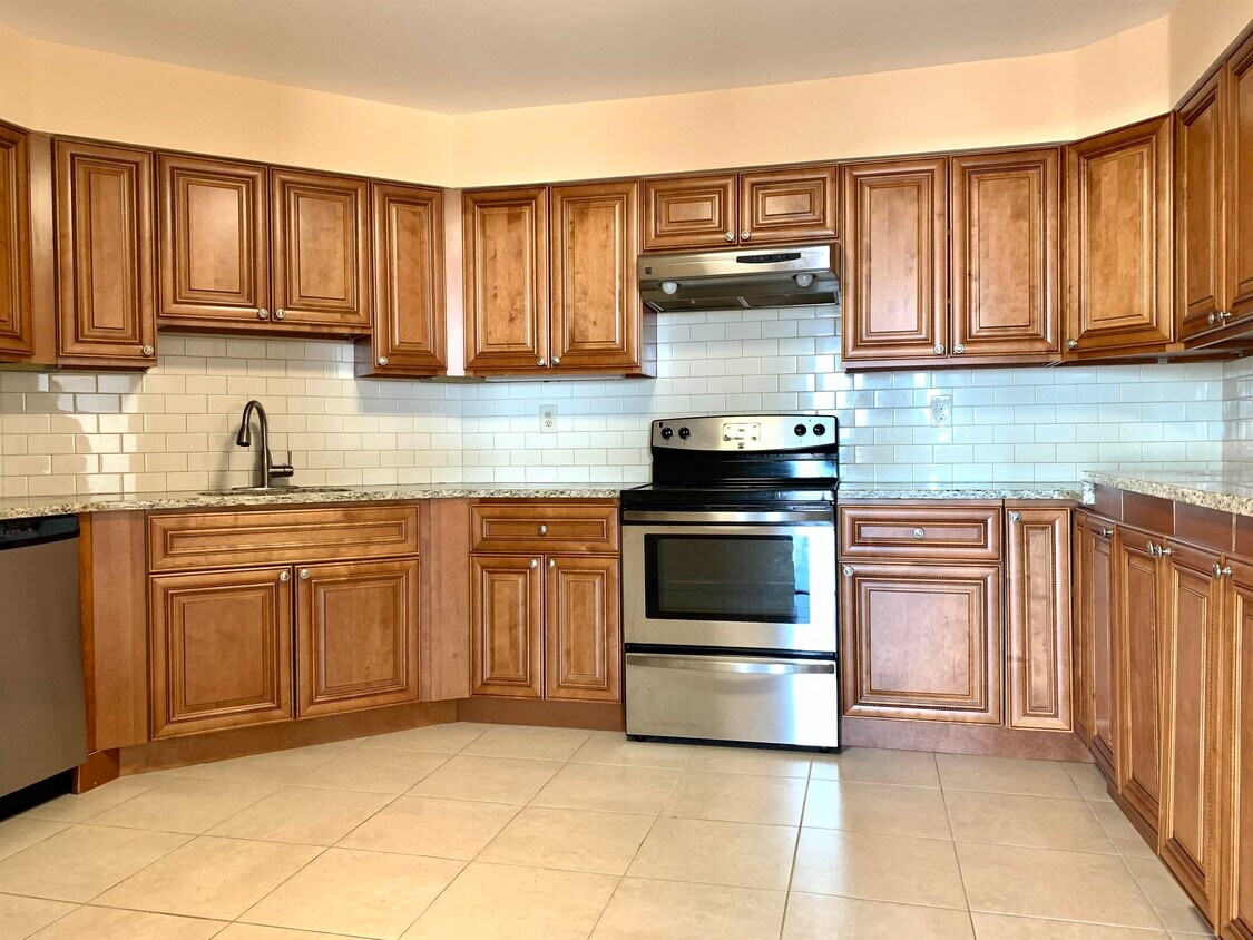 Foto principal - 1027 Harmon Cove Tower