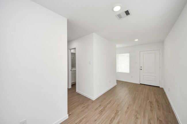 Foto del edificio - 3037 Pensacola Dr