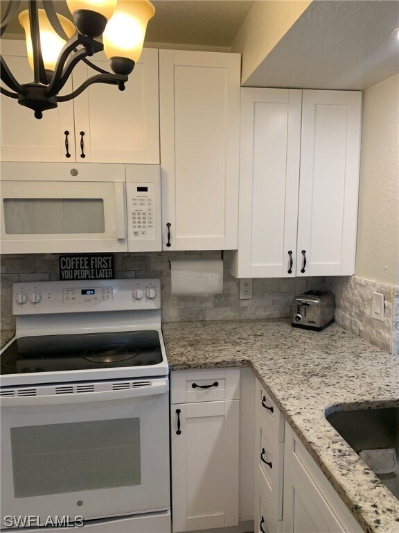 Foto del edificio - 8224 Key Royal Cir
