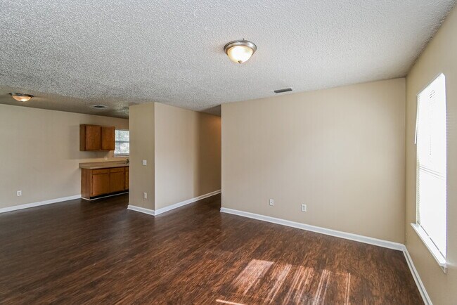 Foto del edificio - 1554 Brook Forest Dr