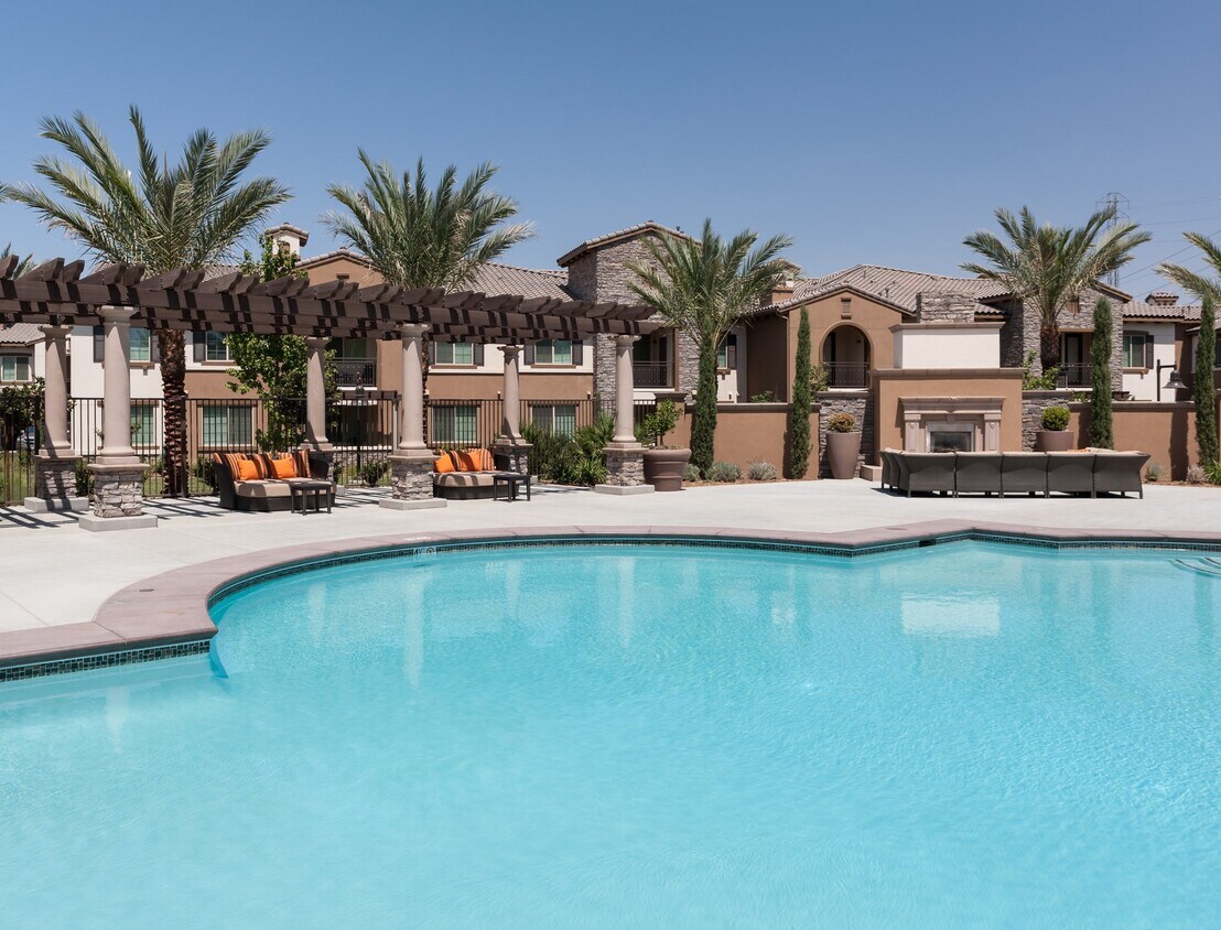 The Retreat at Riverlakes Apartments at 5601 Coffee Rd Bakersfield