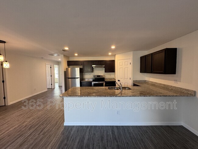 Foto del edificio - 1195 Highlands Rd