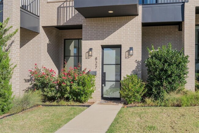 Foto del edificio - 827 NW 8th St