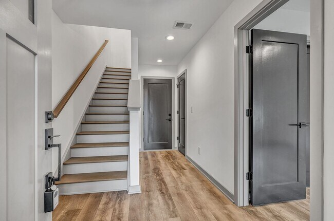 Building Photo - 4 Bed for Rent in Edison Park- The Nations!
