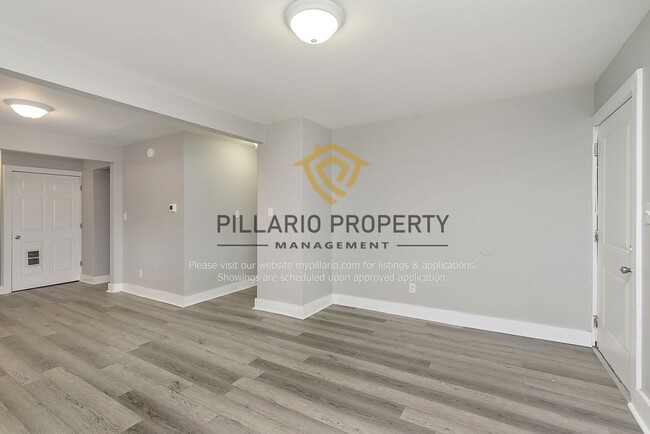 Building Photo - Updated 2 Bedroom 1 Bathroom near Riversid...
