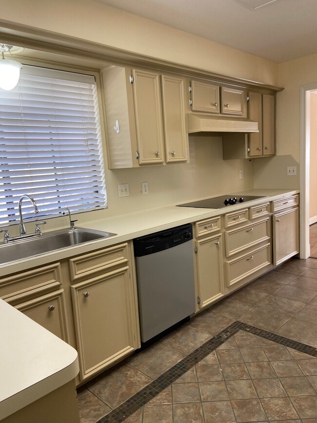 Foto del edificio - 3815 Oak Gardens Dr