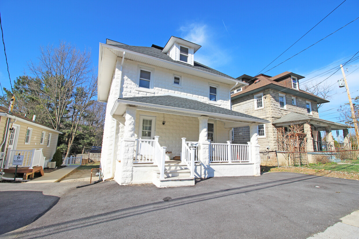 Primary Photo - 43 W Central Ave