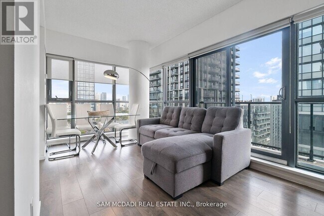 Photo du bâtiment - 159 Dundas St E