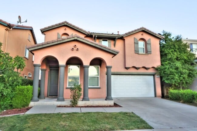 Foto del edificio - Beautiful 4 Bed 3 full bath Natomas Home!!