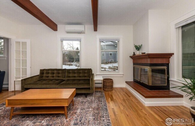 Foto del edificio - 1717 Iris Ave