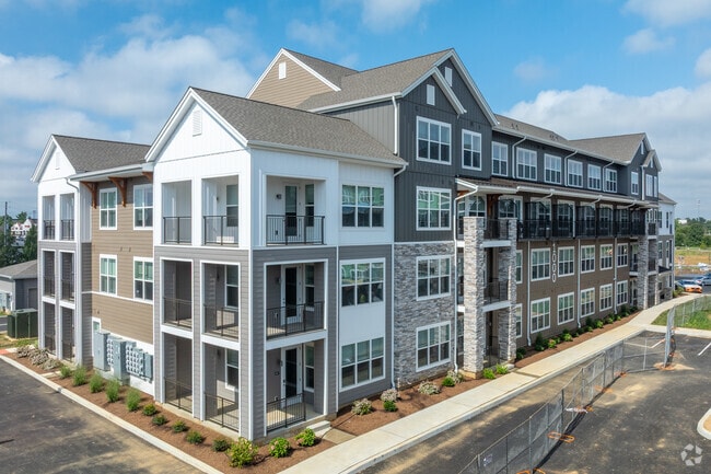Building Photo - The Pointe at Overlook