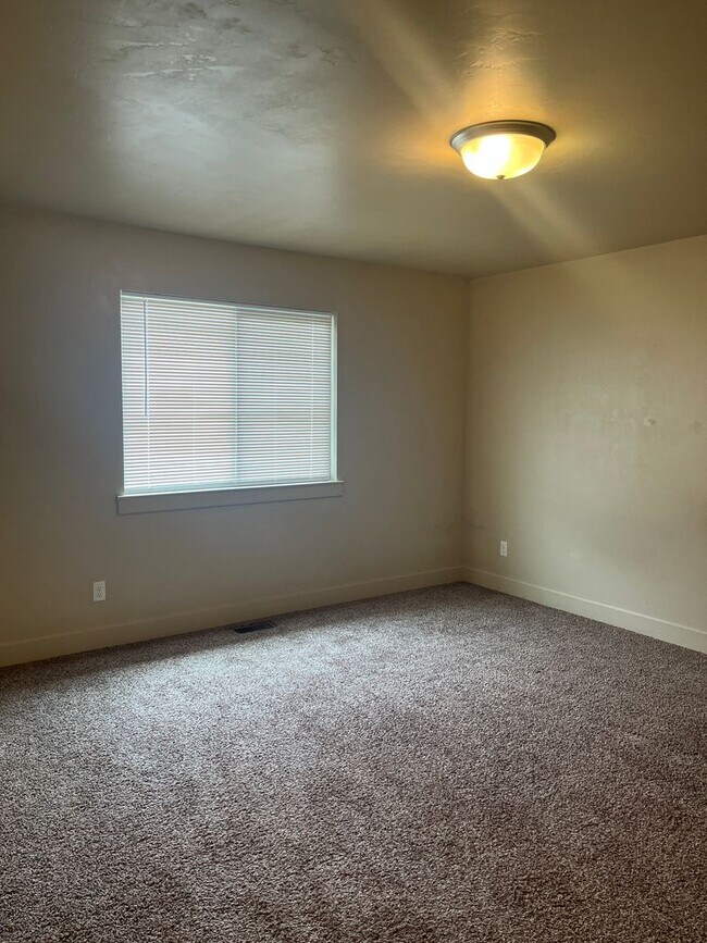 Building Photo - Jared Duplex